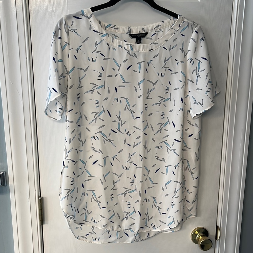 Banana Republic short-sleeve white and blue blouse